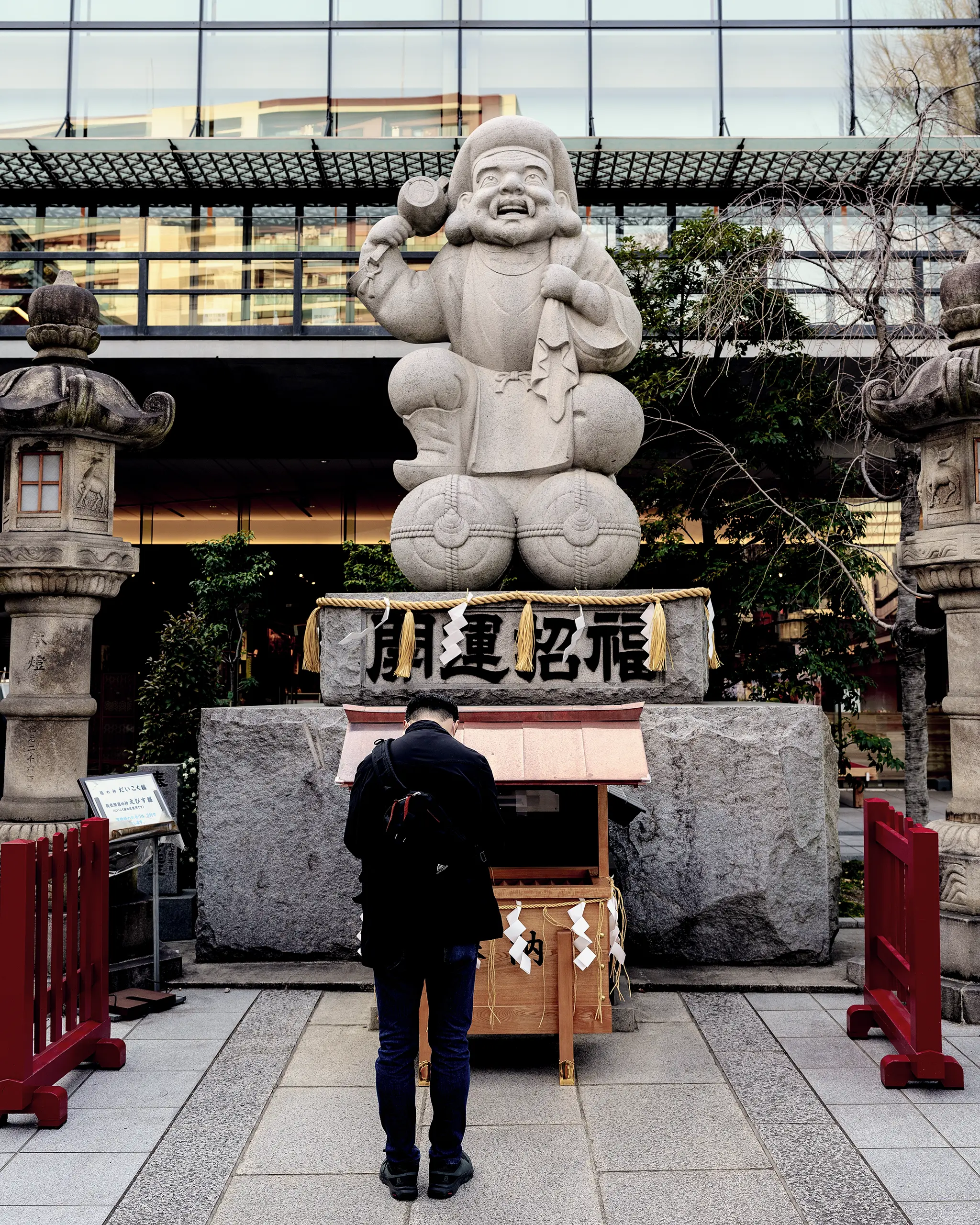 Kanda Myojin Shrine Praying - The Photography Enthusiast